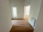 Helle Wohnung mit Balkon und Wohlfühlcharakter in Ebersdorf - Flur