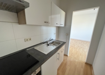 Wohlfühlwohnung mit Balkon und Einbauküche zum Verlieben, 09661 Hainichen, Wohnung