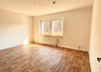 *Ihre großzügige 3- Zimmerwohnung im Grünen wartet auf Sie *, 03149 Groß Schacksdorf-Simmersdorf, Wohnung