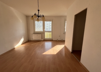Kompakte Wohnung mit sonnigem Balkon, 09661 Hainichen, Erdgeschosswohnung