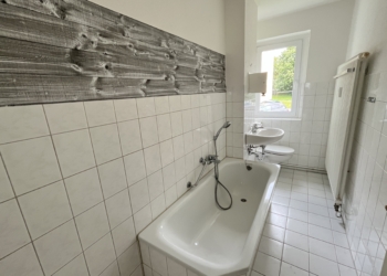 Über wenige Stufen in Ihr neues Zuhause im Erdgeschoss!, 09661 Hainichen, Erdgeschosswohnung