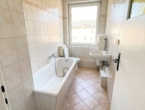 * Große und helle 3- Zimmerwohnung im Grünen * - Badezimmer