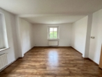 Helle Erdgeschosswohnung – mit Einbauküche & Pachtgarten auf Wunsch - Wohnzimmer