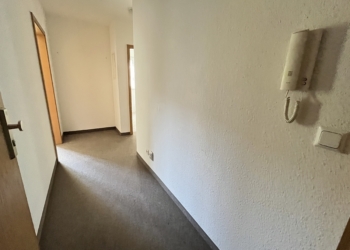 Hier wird für Sie renoviert – Gut geschnittene 2 Raum-Wohnung in Bahnhofsnähe, 09111 Chemnitz, Wohnung