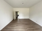 Wohlfühlwohnen zwischen Zeisigwald & Stadion – 1 Jahr Stellplatz gratis bei Abschluss bis 31.10.. - Wohnzimmer