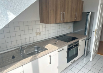 Gemütliche Maisonette-Dachwohnung mit Einbauküche-Terrasse im Hof möglich, 09111 Chemnitz, Maisonettewohnung