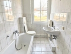 * Geräumige 2- Zimmerwohnung im Grünen * - Badezimmer