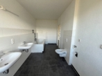 2 Balkone, 2 Bäder - Traumwohnung sofort bezugsfertig - Badezimmer