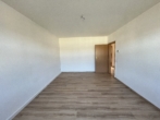 Helle Wohnung mit Balkon in Hilbersdorf – Stellplatz optional verfügbar - Wohnzimmer