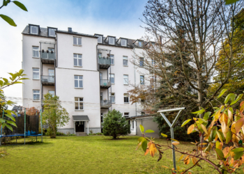 Helle Dachgeschosswohnung mit Einbauküche, 09113 Chemnitz, Dachgeschosswohnung