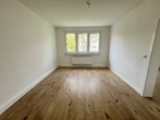 Ruhig gelegen, flexibel ausgestattet: Ihr Wohntraum mit Einbauküche - Stellplatz auf Wunsch möglich - Wohnzimmer