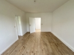 Ruhig gelegen, flexibel ausgestattet: Ihr Wohntraum mit Einbauküche - Stellplatz auf Wunsch möglich - Wohnzimmer