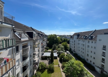 Sonnige Aussichten im 5. Stock – mit Aufzug und Hofblick, 09111 Chemnitz, Wohnung