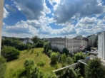Wohnen mit Weitblick – stilvolle Altbauwohnung in zentraler Lage - Ausblick Schlafzimmer