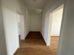 Wohnen mit Weitblick – stilvolle Altbauwohnung in zentraler Lage - Flur