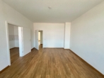Wohnen mit Weitblick – stilvolle Altbauwohnung in zentraler Lage - Wohnzimmer