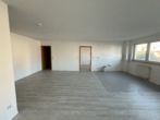Freundliche Wohnung mit Balkon in idyllischer Lage - Wohnzimmer mit offener Küche