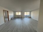Freundliche Wohnung mit Balkon in idyllischer Lage - Wohnzimmer mit Balkon