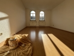 Helle Dachgeschosswohnung mit Einbauküche - 2 Monate Kaltmietfrei - Wohnzimmer