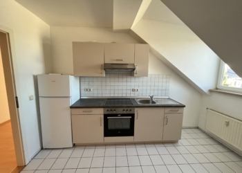 Helle Dachgeschosswohnung mit Einbauküche – 2 Monate Kaltmietfrei, 09113 Chemnitz, Dachgeschosswohnung