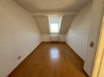 Helle Dachgeschosswohnung mit Einbauküche - 2 Monate Kaltmietfrei - Schlafzimmer