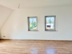 Dachgeschosswohnung in Bernsdorf mit traumhaftem Ausblick - Wohnzimmer