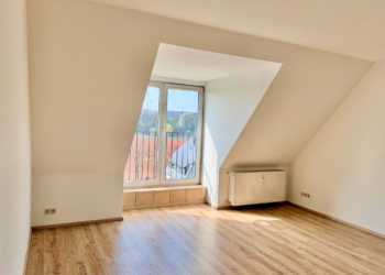 Dachgeschosswohnung in Bernsdorf mit traumhaftem Ausblick, 09337 Bernsdorf, Dachgeschosswohnung