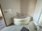 Über wenige Stufen in Ihr neues Zuhause - Badezimmer