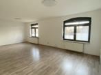 Über wenige Stufen in Ihr neues Zuhause - Wohnzimmer