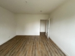 Wohnkomfort im Erdgeschoss – Einbauküche inklusive & Pachtgarten möglich - Zimmer