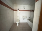 Helle Balkonwohnung mit Einbauküche in Halberstadt - Badezimmer
